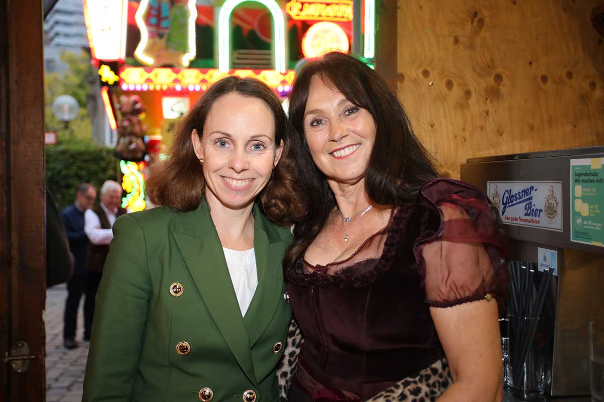 Dr. Andrea Heilmeier (Wirtschaftsreferentin Stadt Nürnberg) mit Sabine Michel (SMIC)